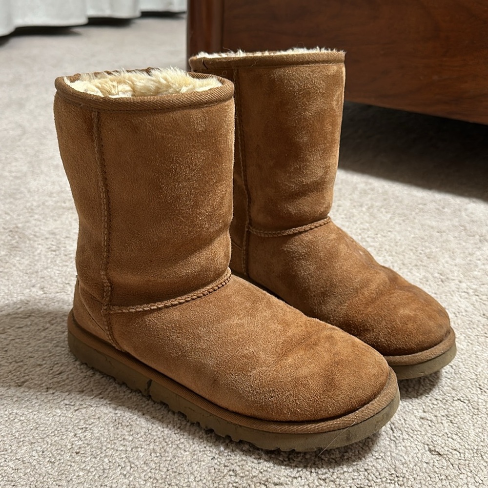 UGG Classic Short II